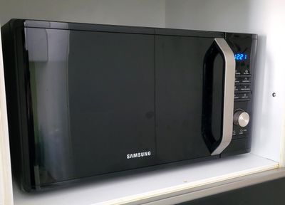 FOUR à micro-ondes SAMSUNG modèle MS2855215AB (oct 2015) - Photo 1