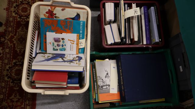 3 caisses de livre d’art, et revue la France à table.