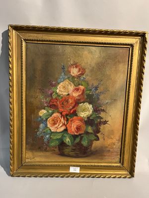 une peinture à l'huile représentant des roses dans un vase posé sur une table