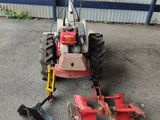 une image représentant un tracteur équipé d'une charrue