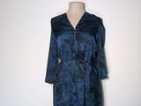 une image d'une robe bleue sur un mannequin