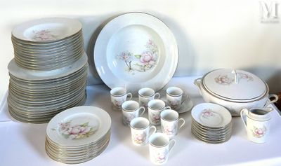 Limoges France Important service en porcelaine à décor de fl…