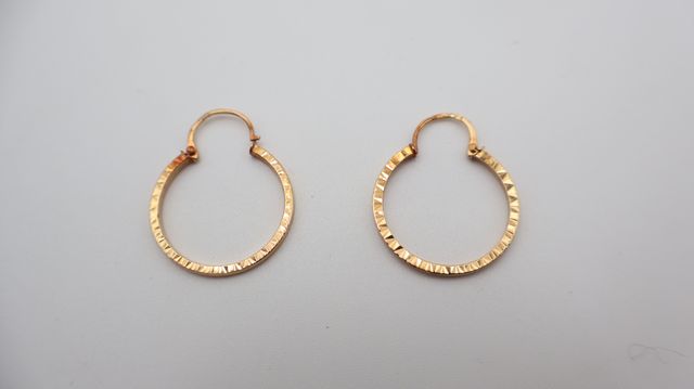 Paire de boucles d'oreilles en or jaune 18 carats 750 millièmes. ...