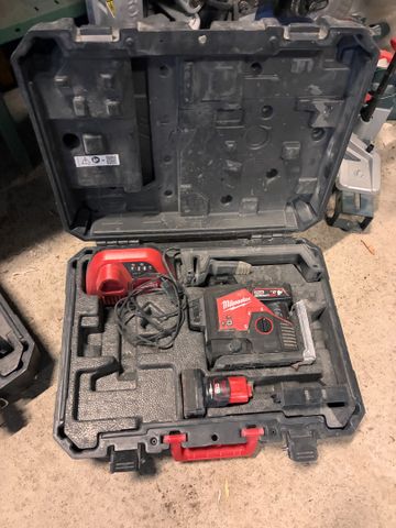 Laser MILWAUKEE avec chargeurs et batteries