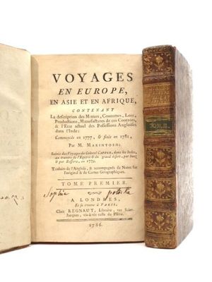 un vieux livre ouvert à une page où figure la photo d'un homme