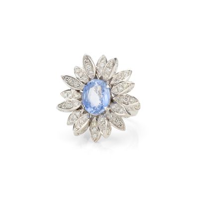 Travail italien Importante bague « Fleur rayonnante » en or …