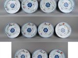 plusieurs vues différentes d'un ensemble de six assiettes ornées de fleurs