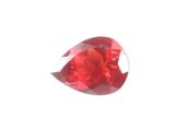 un gros plan d'un diamant rouge sur fond blanc