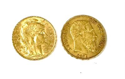 two gold sovereigns, one of which has a head of a woman and the other of a man