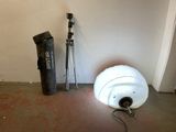 a light that is on a tripod next to a camera