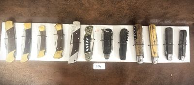 Plusieurs types de couteaux sont alignés les uns à côté des autres