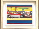 une photo d'un tableau représentant une voiture de course, exposé