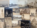 de nombreuses photos anciennes de bâtiments accrochées au mur