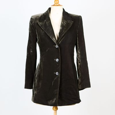 veste-blazer en velours noir sur un mannequin, mannequin, mannequin, mannequin, mannequin, mannequin, mannequin, mannequin, mannequin, mannequin