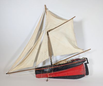 une maquette de voilier sur un fond blanc
