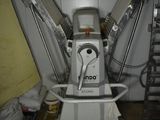 une machine qui se trouve dans le coin d'une pièce