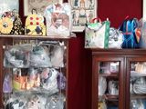 many bags and purses on display in this room