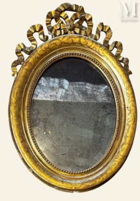 Miroir ovale style Louis XVI Encadrement en bois sculpté et …