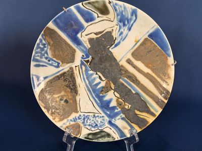 Pierre Sulmon (1932-2008), Assiette en porcelaine émaillée 2…