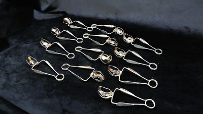 CHRISTOFLE Suite de douze pinces à escargot en métal argenté…