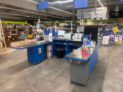 1 lot de mobilier comprenant :