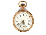 une montre de poche en or avec des chiffres romains sur le cadran