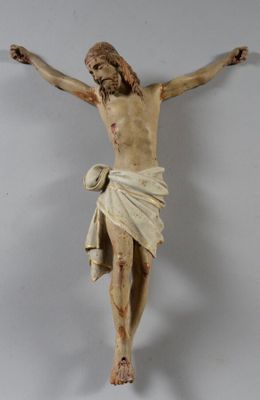 statue de Jésus sur la croix sur fond blanc