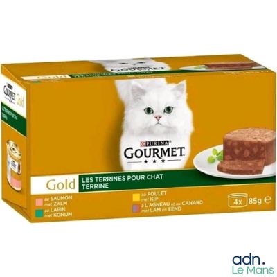 une image représentant une boîte de nourriture pour chat haut de gamme, avec un chat assis sur une assiette