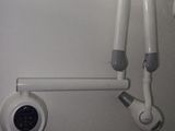 vue en plan d'une salle de bains avec une pomme de douche et des toilettes