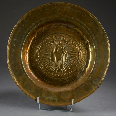 plaque en laiton sur laquelle est représentée la Vierge de Guadalupe