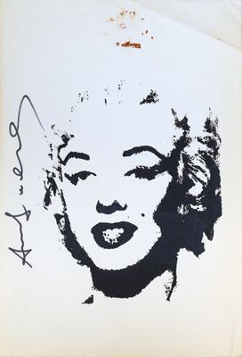 l'image d'un dessin du visage d'une femme sur un morceau de papier