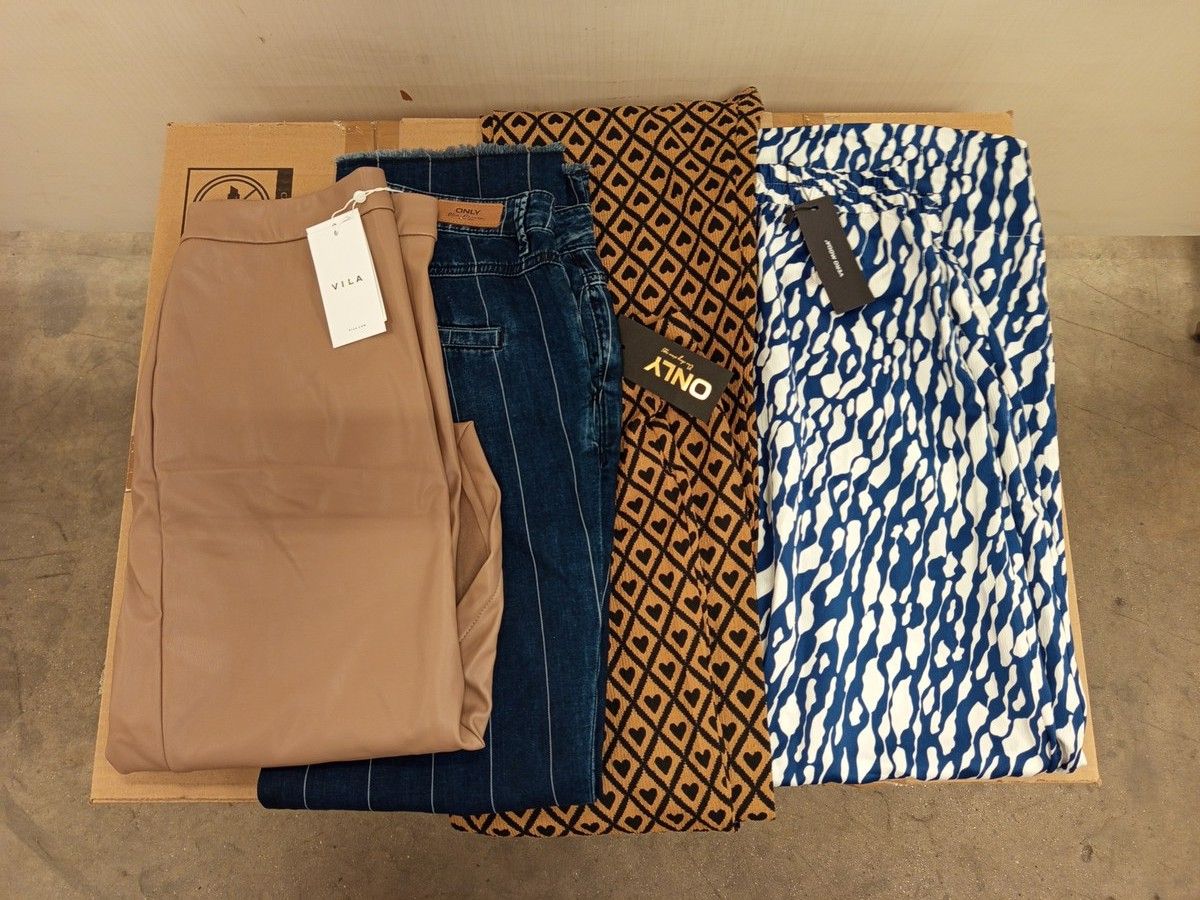 Lot de 50 pantalons (très grande variété de modèle) - pour femmes - 100% marques - Neuf, avec étiquette - 2 cartons
