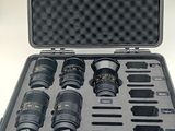 un étui contenant plusieurs objectifs d'appareil photo