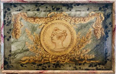 tableau représentant une femme de profil, encadré et accroché au mur
