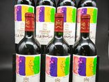 six bouteilles de vin rouge sont alignées sur une table