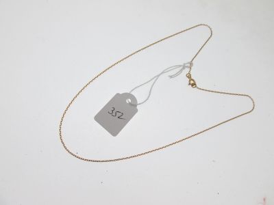 gros plan d'un collier auquel est attachée une étiquette