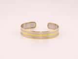 un bracelet manchette en or et argent à rayures bicolores