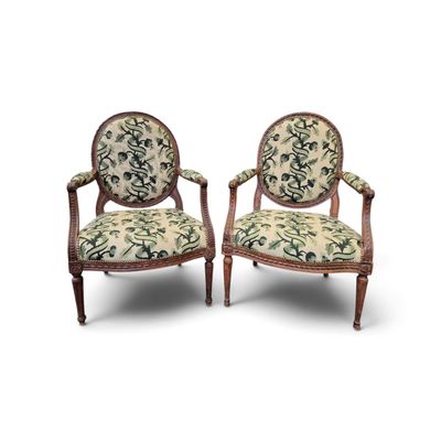 une paire de fauteuils de style Louis II