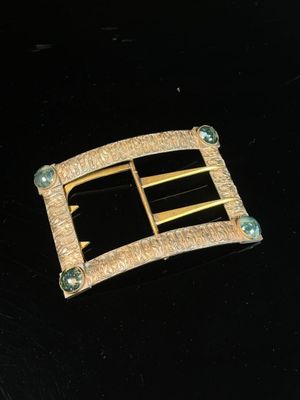 BOUCLE DE CEINTURE à décor de guirlandes feuillagés, cabocho…
