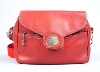 LANCEL Sac à rabat porté épaule en cuir rouge Fermeture écla…