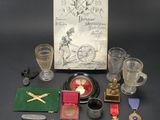 plusieurs objets posés ensemble sur une table