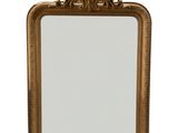 une image d'un miroir encadré d'or sur un fond blanc