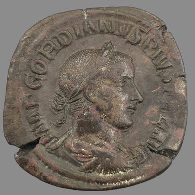 une image d'une pièce de monnaie sur laquelle figure le visage d'un homme