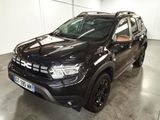 vue de face d'une Dacia noire garée dans un garage