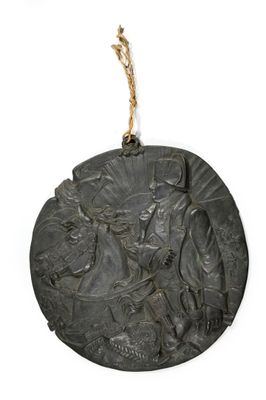 une image représentant un médaillon en bronze sur lequel figure un homme à cheval