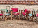 a lot of chairs that are sitting in front of a building