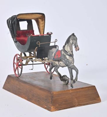 Maquette de cab avec cheval en tôle agrafée, (usures).