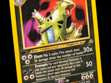 un gros plan d'une carte Pokémon représentant un dragon