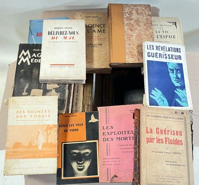 un grand nombre de livres empilés les uns sur les autres