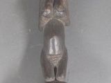 une cuillère en argent ornée d'une statuette